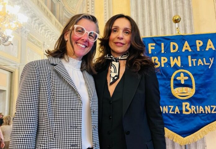 A destra nella foto l'assessore regionale con delega alla Moda Barbara Mazzali. A sinistra, Mila Zegna