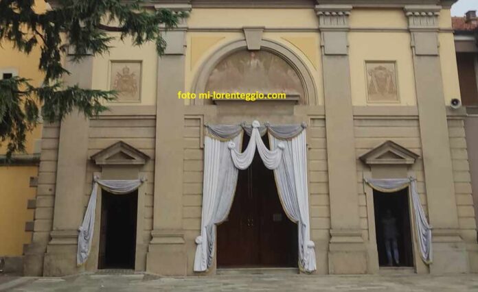 La chiesa di San Giovanni Battista parata a lutto